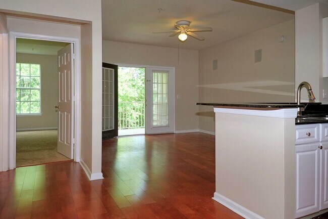 Building Photo - Capri at Hunters Creek - 2 WEEKS RENT FREE...