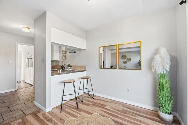 Building Photo - 1935 Waters Edge St