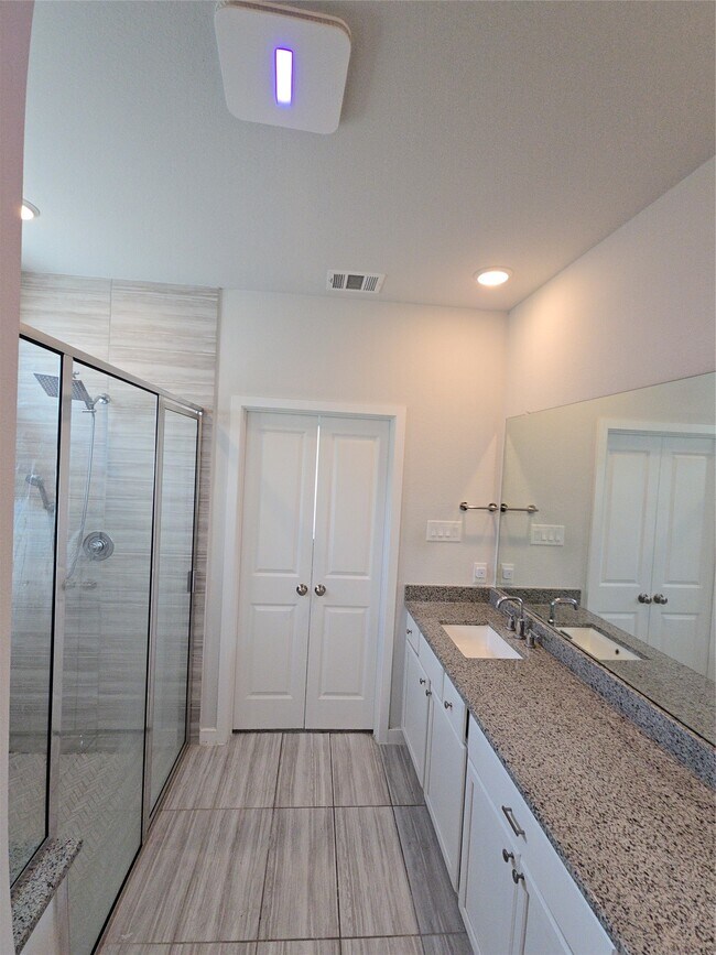 Building Photo - 9227 Dearborn Knoll Dr