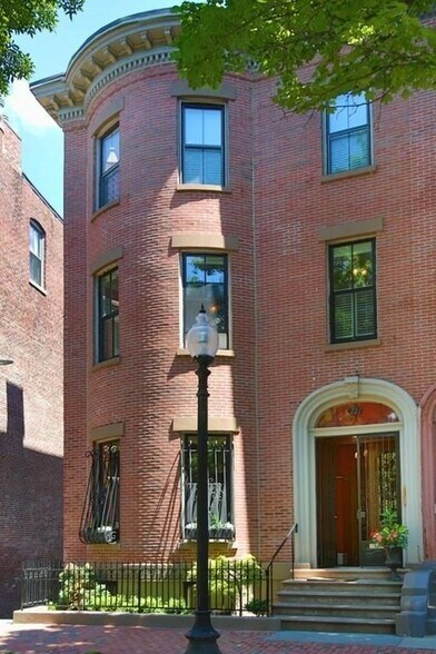 Building Photo - 215 W Springfield St