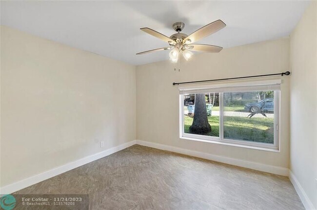 Building Photo - 1562 NE 36th St