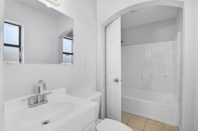 Building Photo - Move-In Ready 3-Bedroom Home with Spacious...