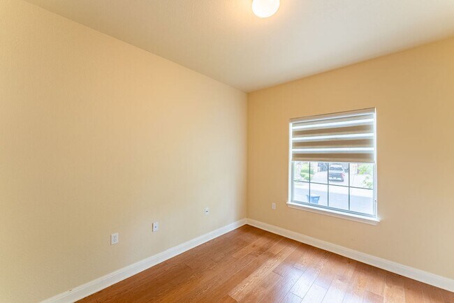 Building Photo - Gorgeous 2 Bedrooms /2.5 Bathrooms + Flex Space Home Near South Austin!!!