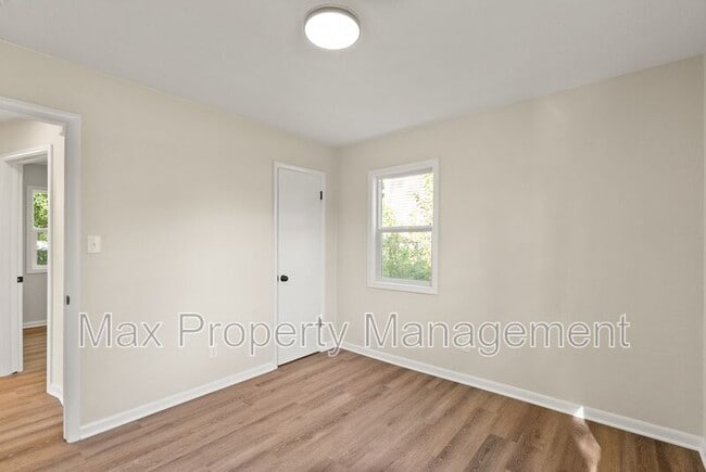 Building Photo - 121 Thornton Ave