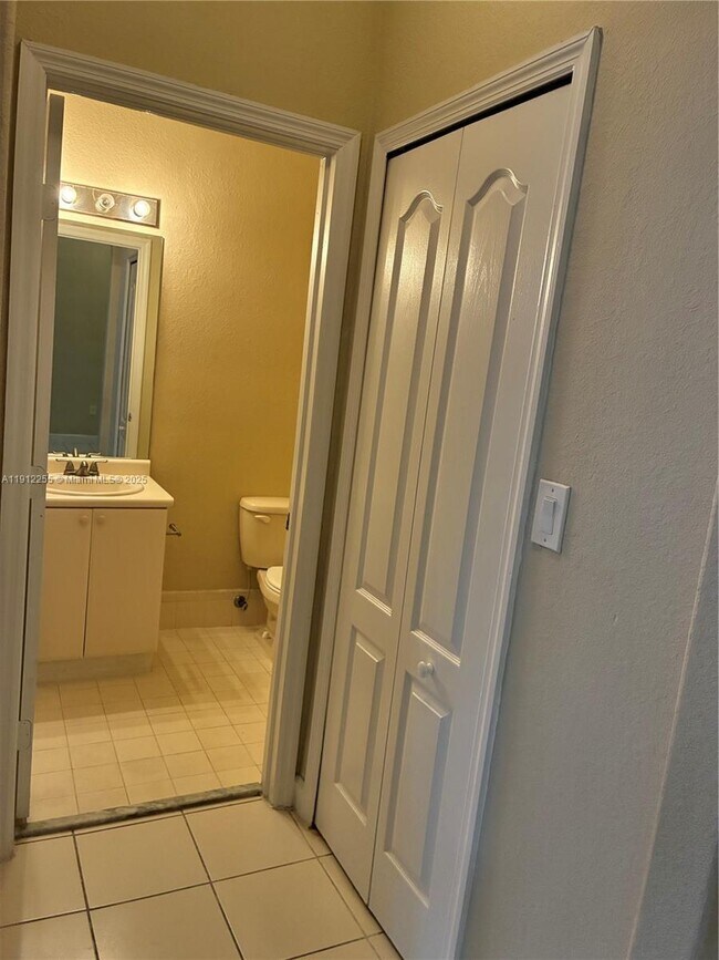 Building Photo - 1666 SE 27th Ct