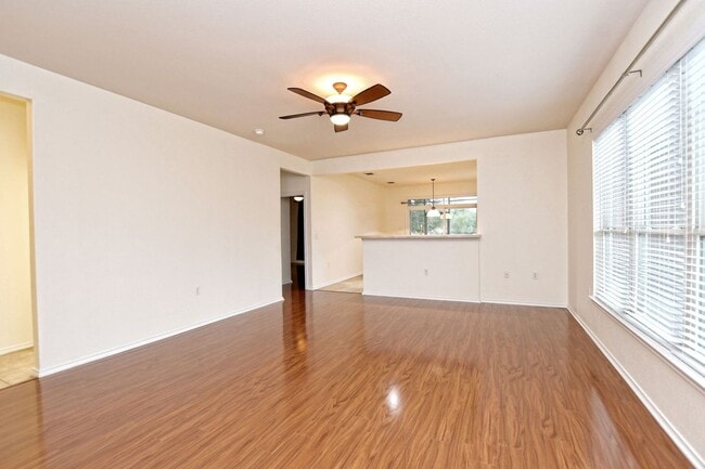 Building Photo - 815 Prairie Grass Ln