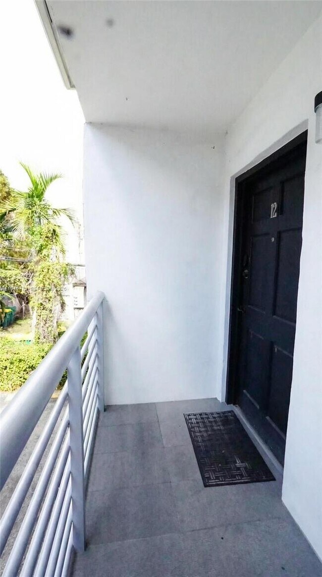 Building Photo - 235 Antilla Ave