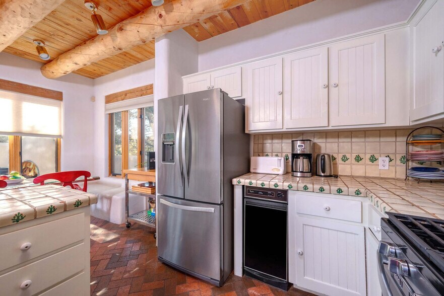 Building Photo - 1015 Foothills Trail