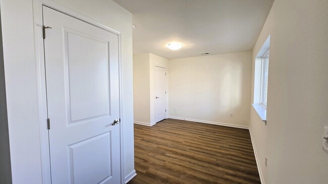 Building Photo - 4876 Parkside Ln