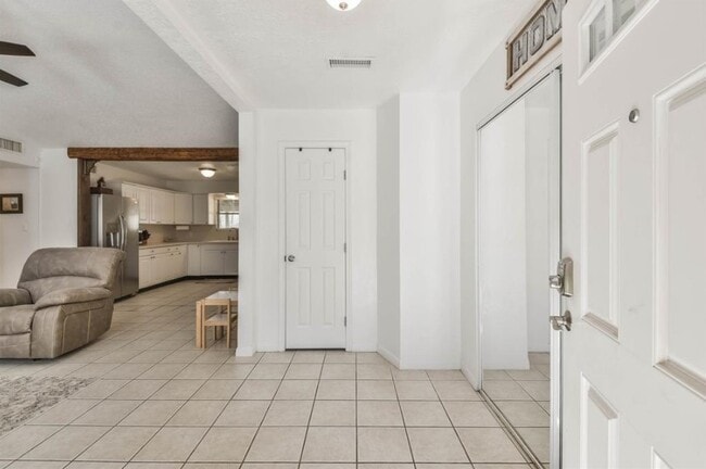 Building Photo - 606 Pine Bough Ln