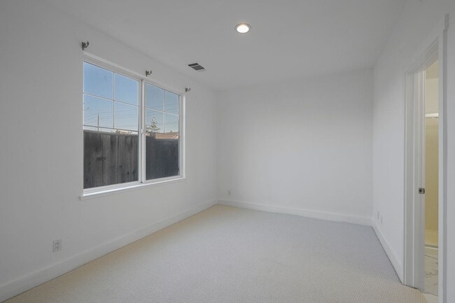 Building Photo - 12 Merrydale Ct
