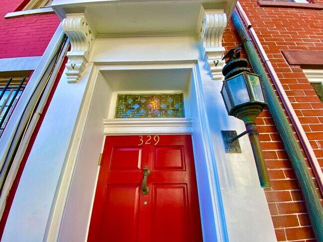 Building Photo - 329 C St SE