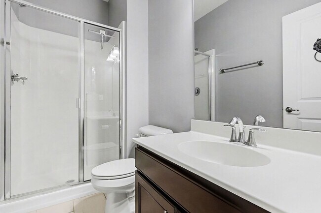 Building Photo - Spacious and Well Maintained Townhome in Austin Creek