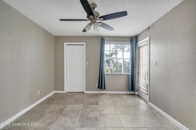 Building Photo - 1801 Island Club Dr