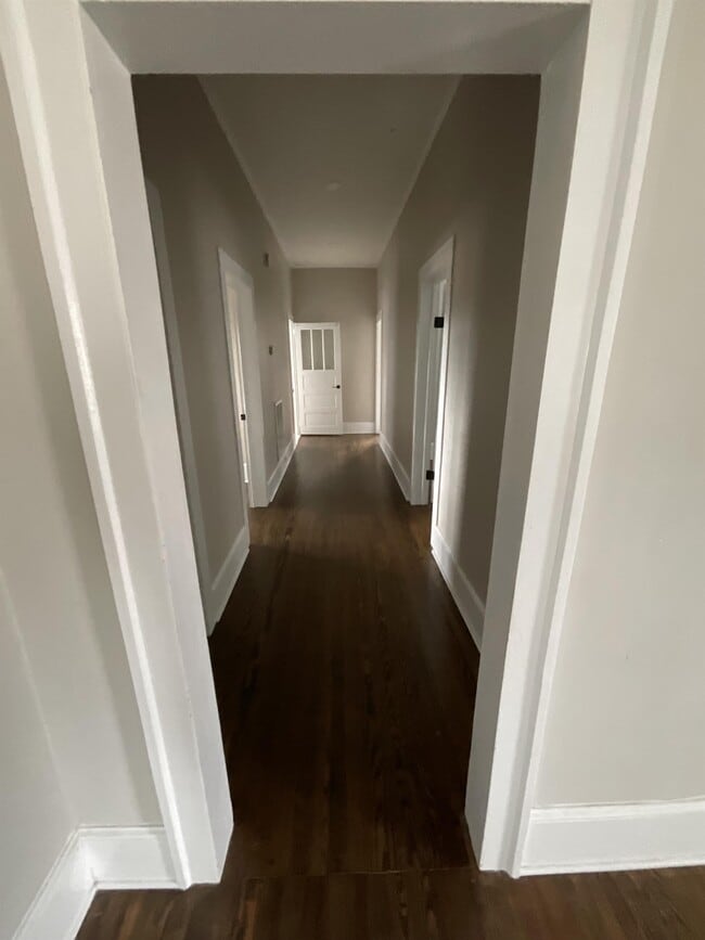 Building Photo - 603 Poplar Ave