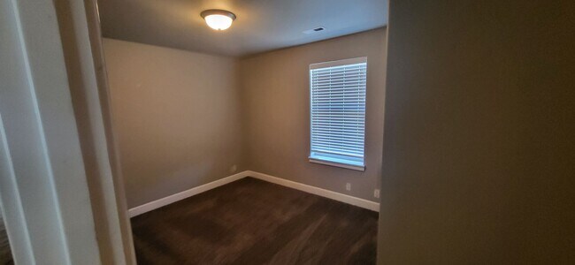 Building Photo - 4 Bed 2.5 Bath - NW Redmond