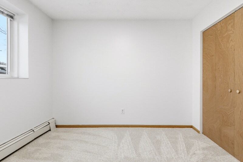 Building Photo - 1100 69th Ave N