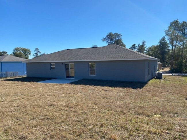 Building Photo - Desirable SW Ocala Neighborhood 4/2/2 *WON'T LAST*