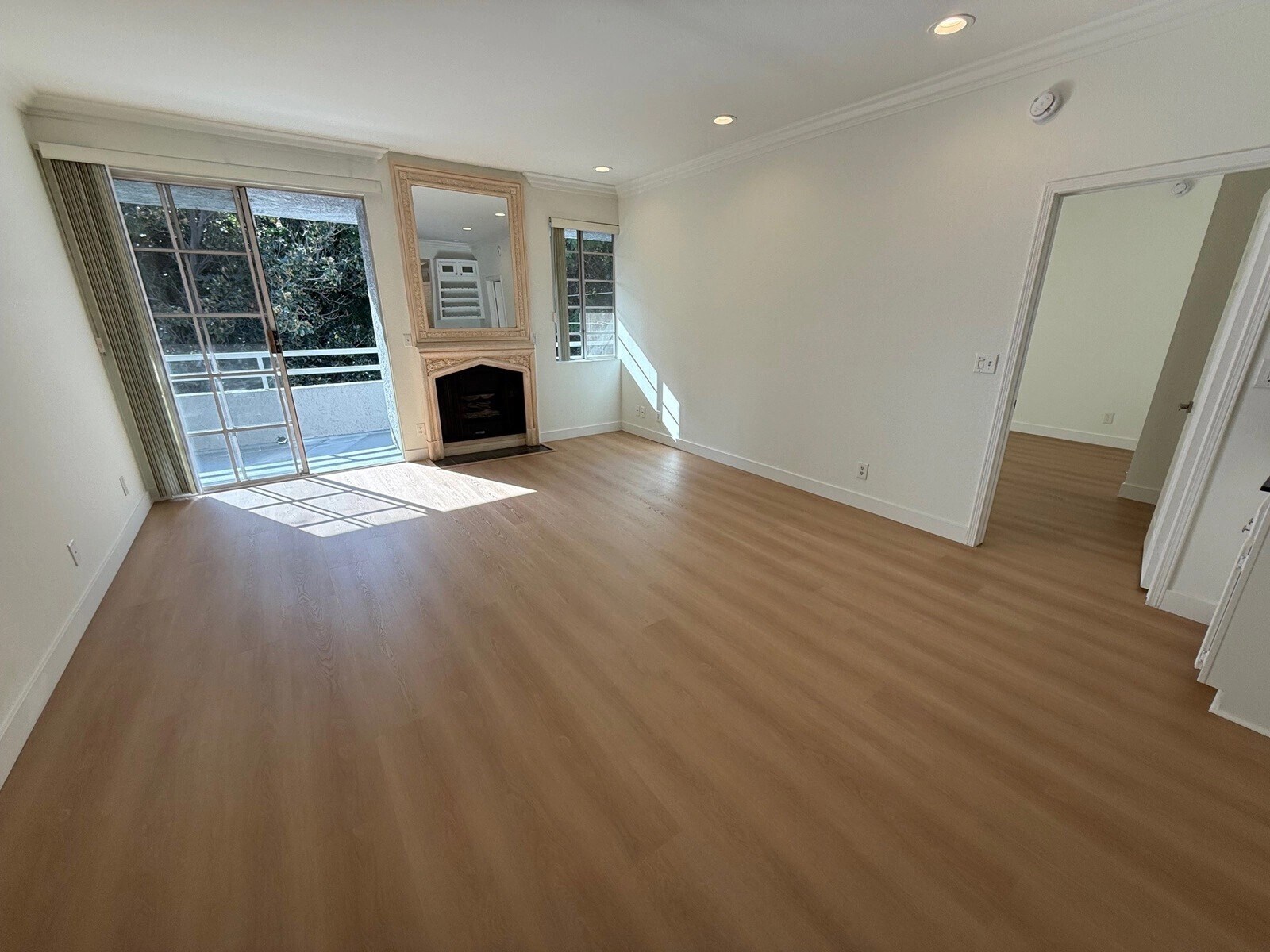 Building Photo - 15507 Moorpark St