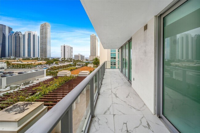 Building Photo - 300 Sunny Isles Blvd