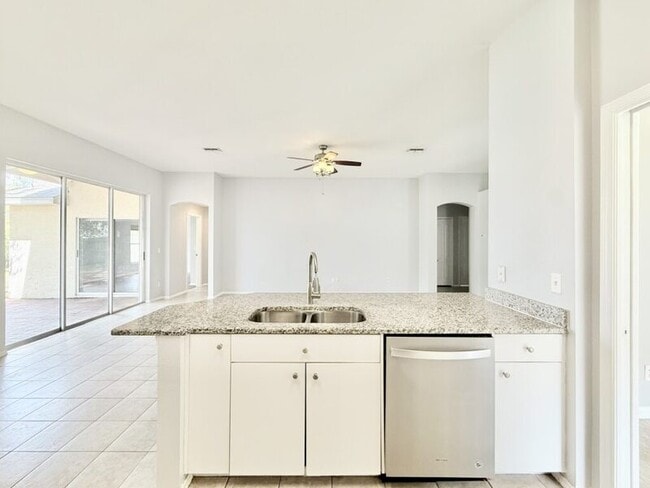 Building Photo - 4768 Ridgemoor Cir