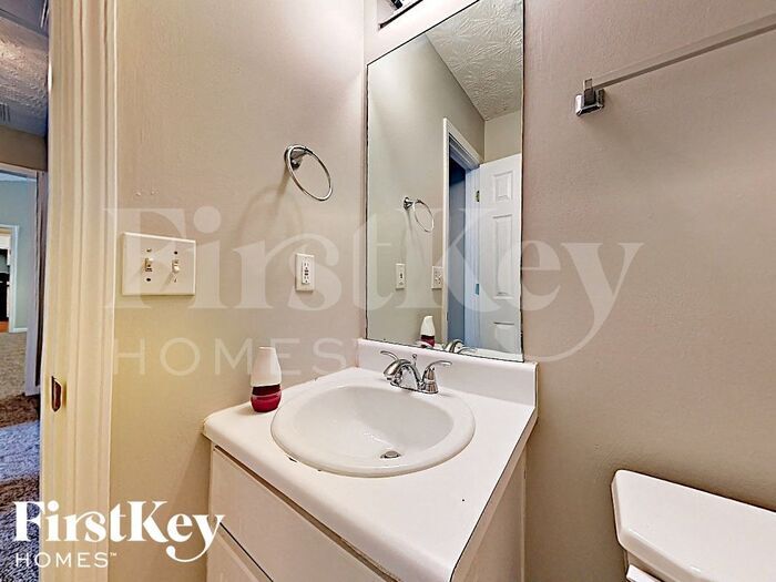 Building Photo - 40 Meeler Dr