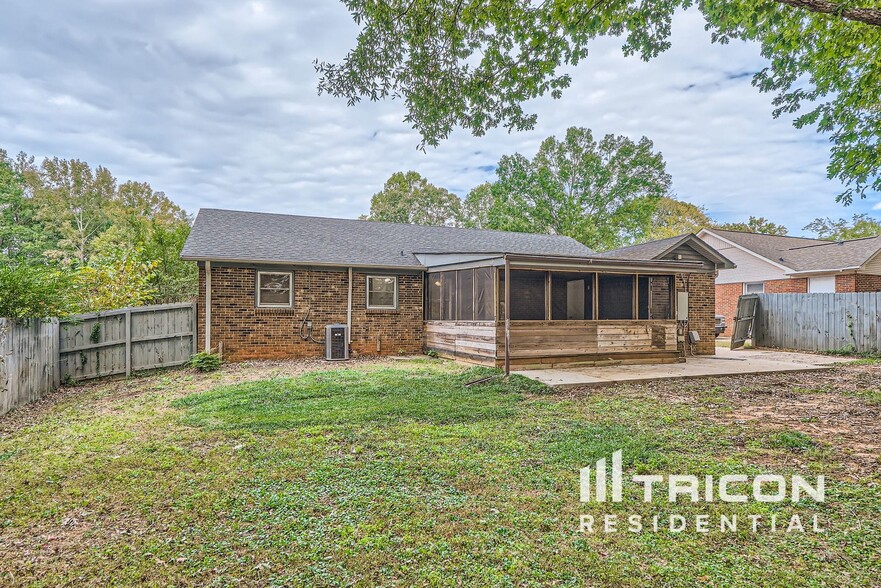 Building Photo - 5313 Larewood Dr