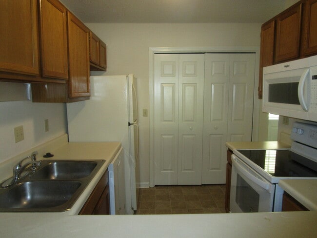 Building Photo - 600 Archdale Dr