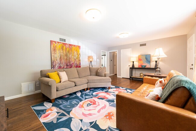 Building Photo - 6924 W Markham St