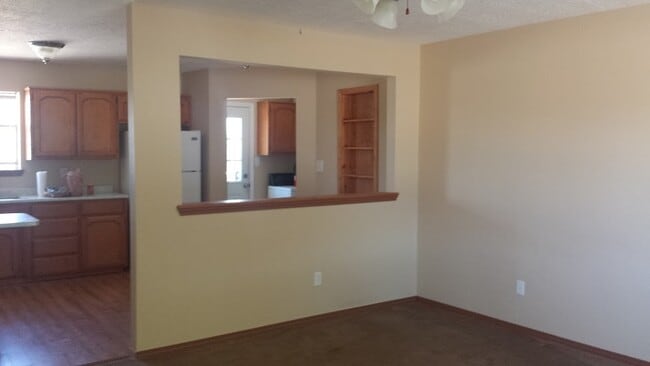 Building Photo - Cute Rio Rancho Rental