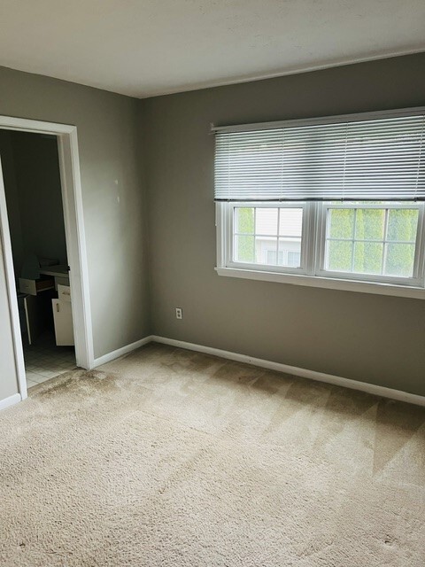 Building Photo - 205 Lac Kine Dr
