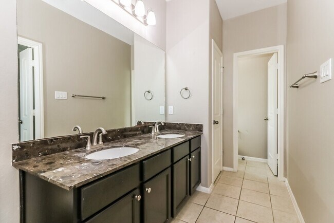 Building Photo - 339 Sea Breeze Dr