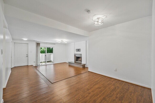 Building Photo - 12883 Cara Dr