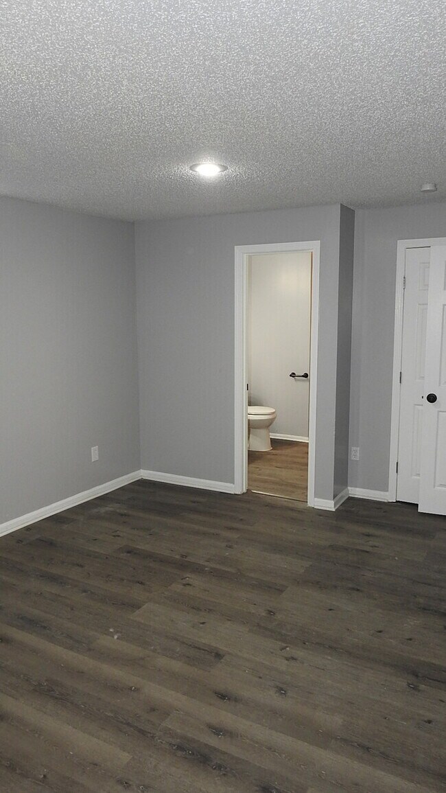 Building Photo - Welcome home to this spacious 3 bedrooms and 2 full baths duplex located on Orchard St in Pleasan...