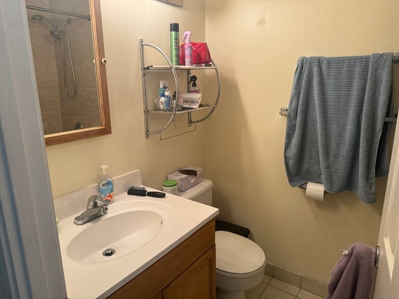 Building Photo - 153 Kelton St