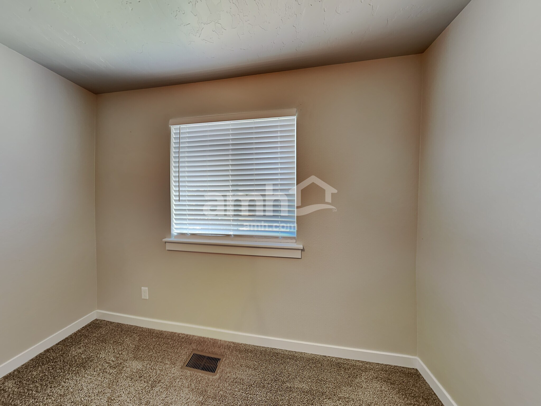 Building Photo - 10647 Avalon St