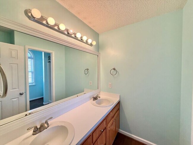 Building Photo - 3001 Eric St