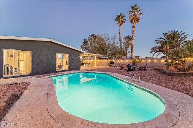 Building Photo - 4273 Ridgeview Dr