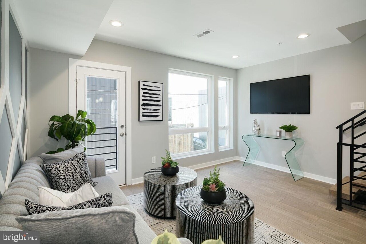 Building Photo - 815 Perkiomen St