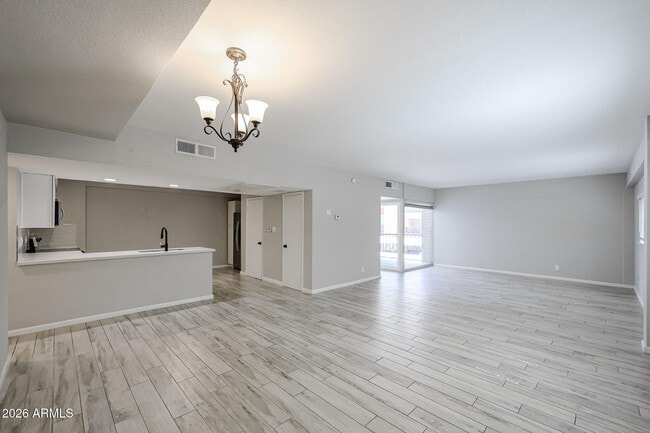 Building Photo - 351 E Thomas Rd