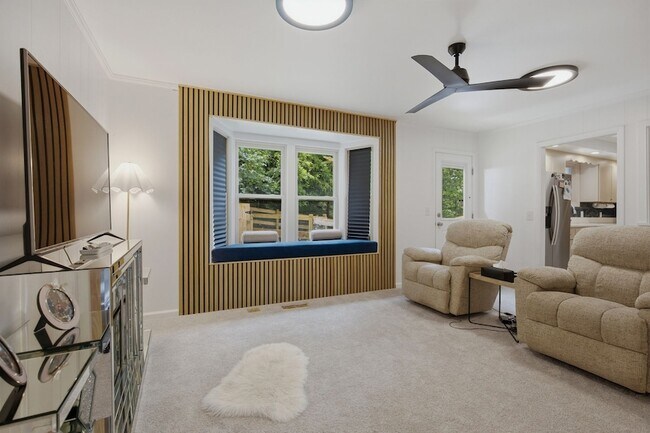 Building Photo - 6555 Brownlee Dr
