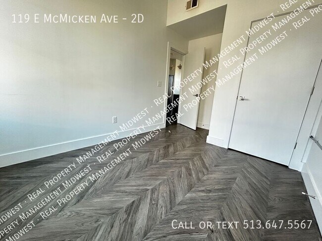 Building Photo - 119 E McMicken Ave