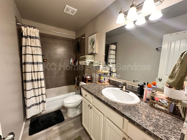 Building Photo - 4122 Bonaparte Blvd