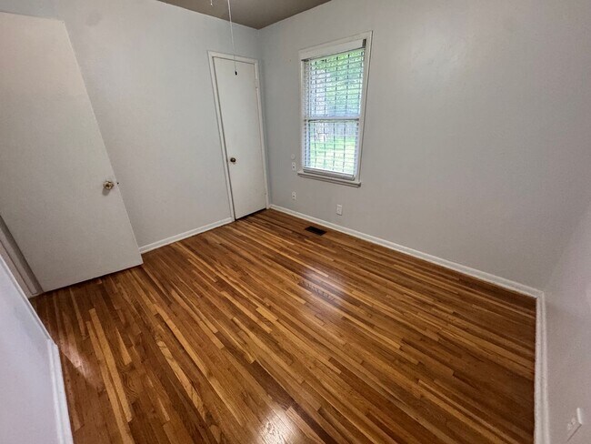 Building Photo - 5519 N Garrison Pl