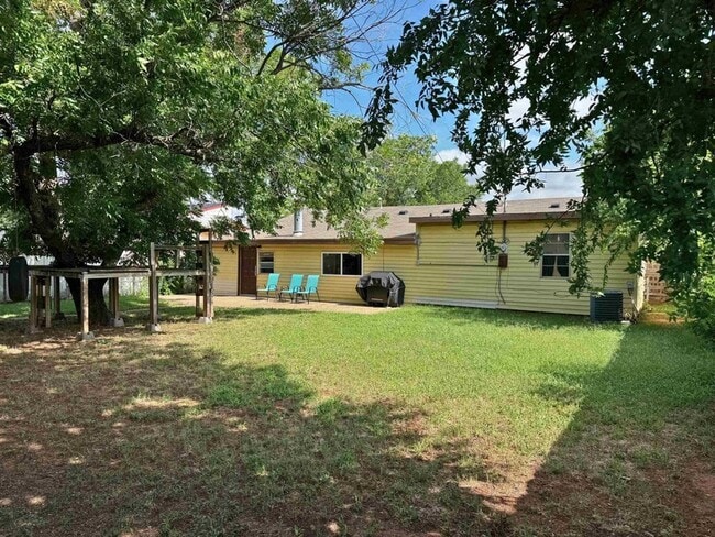 Building Photo - 1609 Sunnyside Ln