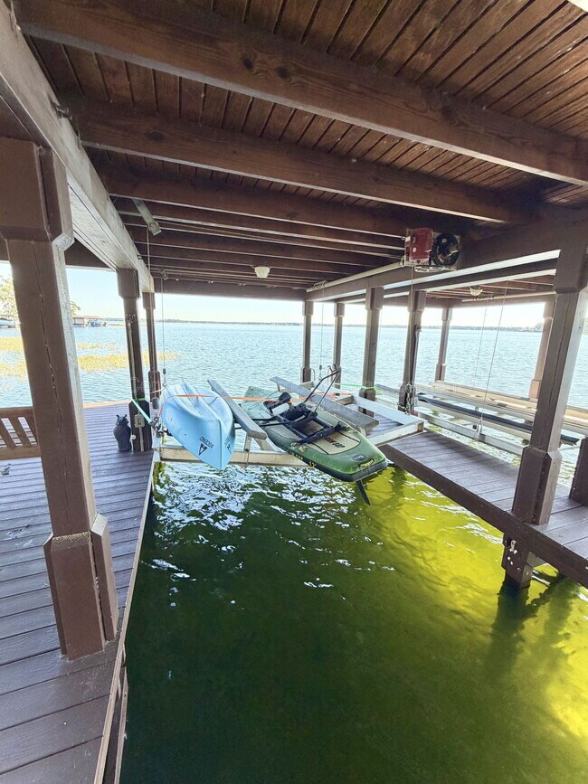 Building Photo - 5243 W Lake Butler Rd