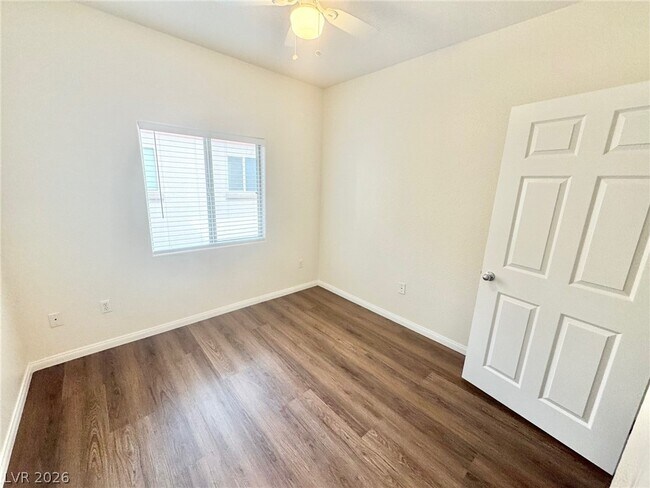 Building Photo - 7701 W Robindale Rd