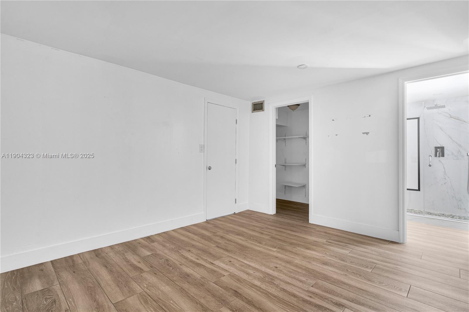 Building Photo - 14970 Leisure Dr