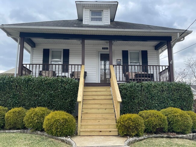 Building Photo - 314 S Cedar Ave