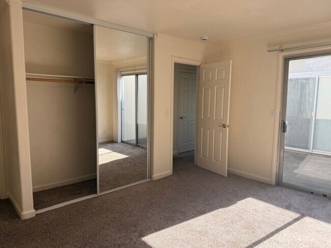 Building Photo - 3 bedroom 2 Bath House with 2 car garage in Rohnert Park